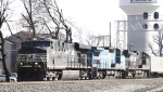 NS 7556 leads train 213 southbound past the signals at Aycock